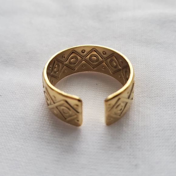NEW Gold Colour Open Adjustable Ring - Picture 2 of 4